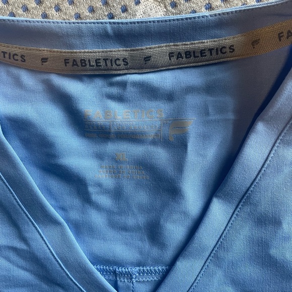Fabletics Ceil Blue Scrub Top! XL! Never worn! - Picture 3 of 3